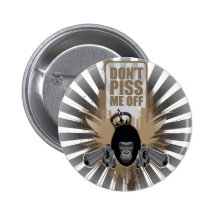 Verärgerter Affe mit Gewehr Button