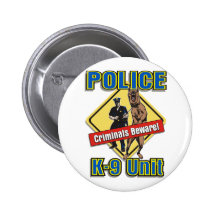 Verbrecher K9 passen auf Anstecknadelbutton