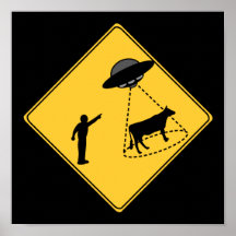 Verkehrsschild-Kuh und UFO-Plakat