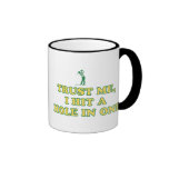 Vertrauen Sie mir, ich schlagen ein Loch in einem Teetasse