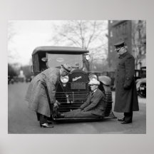 Vertrauen Sie mir, ihm ist sicher: 1924 Posterdrucke