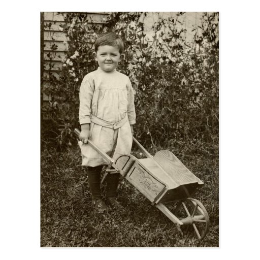 Vintage Foto-Jungen-Schubkarre-Postkarte