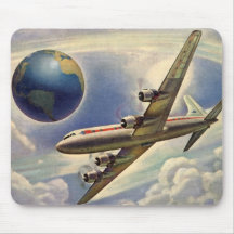 Vintages Flugzeug-Fliegen um die Welt in den Wolke Mousepads