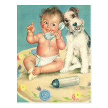 Vintages niedliches Baby, das auf Telefon-Terrier- Postkarten