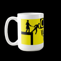 Vorsicht-Frau auf The Edge-Becher tassen