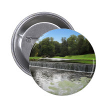 Wasserfälle in der Brunnen-Abtei Anstecknadel
