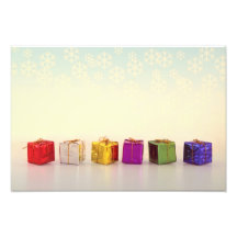 Weihnachtsgeschenke und -schneeflocken fotografische drucke