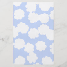 Weiß-und Himmel-Blau-Wolken-Muster Flyerdesign