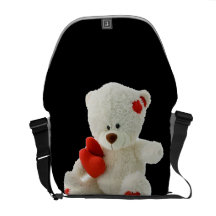 Weißer Teddybär, der ein rotes Herz hält Kuriertaschen