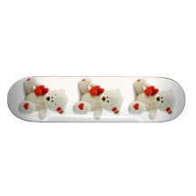 Weißer Teddybär, der ein rotes Herz hält Personalisierte Skateboarddecks