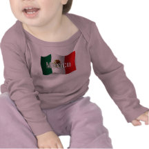 Wellenartig bewegende Flagge Mexikos T-Shirts
