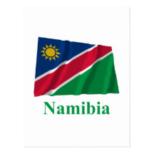 Wellenartig bewegende Flagge Namibias mit Namen Postkarten