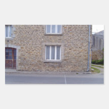 Windows im rauen Steinwand-Haus mit Spitze Curtai Rechteckige Sticker
