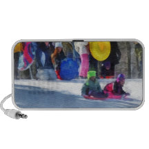 Winter - Sledding im Park Tragbare Lautsprecher