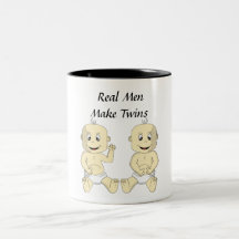 Wirkliche Männer stellen Zwillinge Kaffeetasse her
