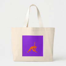 Yoga-Dreieck-Pose mit Herzen auf lila Hintergrund Taschen