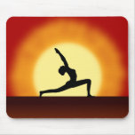 Yoga-Sonnenaufgang-Frau, die Silhouette Mousepad a