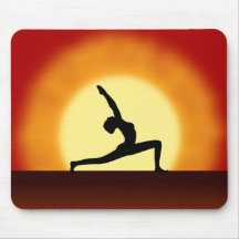 Yoga-Sonnenaufgang-Frau, die Silhouette Mousepad a