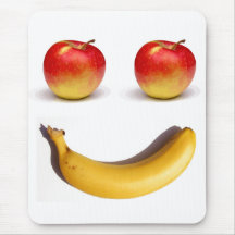 Zwei Äpfel und eine Banane Mousepads