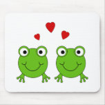 Zwei grüne Frösche mit roten Herzen Mousepads