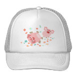 Zwei niedliche Cartoon-Schweine im Frühlings-Hut Trucker Caps