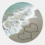 Zwei Sand-Herzen auf dem Strand, romantischer Ozea Sticker