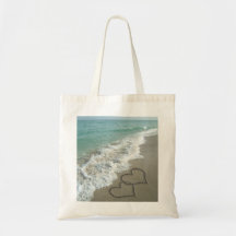 Zwei Sand-Herzen auf dem Strand, romantischer Ozea Taschen