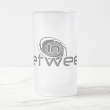 Zwischen mattiertem Becher Kaffeehaferl