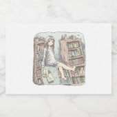 さなやくじ　水色のお部屋で、たくさんある本棚の一つの上に座っている素足の女性のイラスト SCHAUMWEINETIKETT (Einzelnes Label)