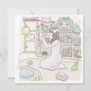 さにさくじ 薄茶色のお部屋の床に座って何かを持ち上げて眺める女性のイラスト MITTEILUNGSKARTE