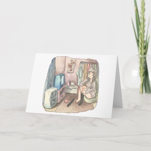 さやしくじ 衣類のかけてある部屋の座椅子に座ってテレビを見ながら靴下をはいている女性のイラスト (Vorderseite)