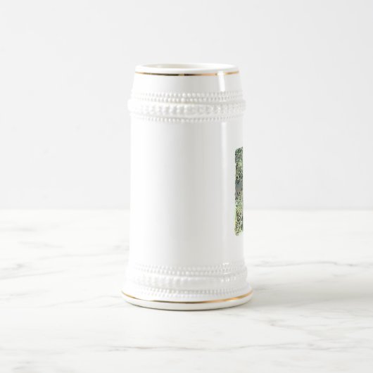 されしなじ  つくしの生えている春風の吹く緑の草原に立つ女性の足元の水彩イラスト BIERGLAS (Mittel)