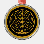 丸に抱き柏 SILBERNES ORNAMENT (Vorne)