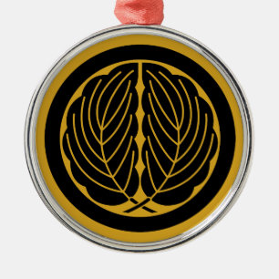 丸に抱き柏 SILBERNES ORNAMENT