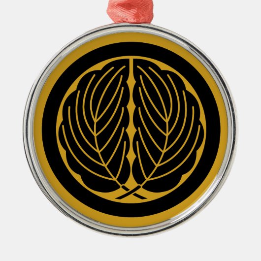丸に抱き柏 SILBERNES ORNAMENT (Vorne)