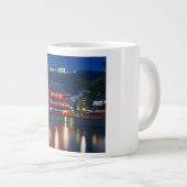 富士山と紅葉( Mount Fuji and autumn leaves) Jumbo-Tasse (Vorderseite Rechts)