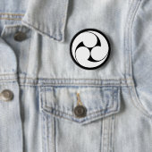 左 三 巴 (地 き) BUTTON (Beispiel)