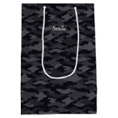 文字 カスタム 迷彩(ブラック)  ミディアムペーパーバッグ MITTLERE GESCHENKTÜTE (Rückseite)