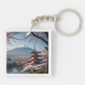 日本の春の最も美しい瞬間を凝縮したような一枚です。富士山を背景に、五重塔と満開の桜が描かれています。 SCHLÜSSELANHÄNGER (Rückseite)