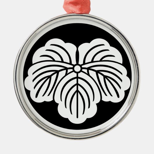 石 持 ち 地 き 蔦 抜 SILBERNES ORNAMENT (Vorne)
