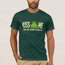 Suche nach küssen des frosches tshirts Für ihn