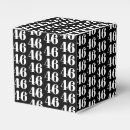 Suche nach für schwarze papier geschenk box Jede person