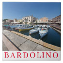 Suche nach hafen fliesen Wasser