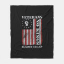 Suche nach huhn decken Lustige krähe