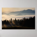 Suche nach strahlen des lichtes Berge