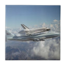 Suche nach rakete fliesen Weltraum