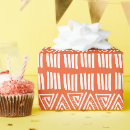 Suche nach geometrische dreiecke geschenkpapier Einfach