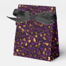 Suche nach goldene punkte papier geschenk box Jede person