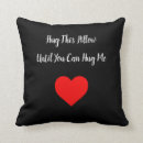 Suche nach beziehung kissen Jede person