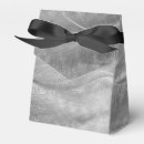 Suche nach wellen papier geschenk box Jede person